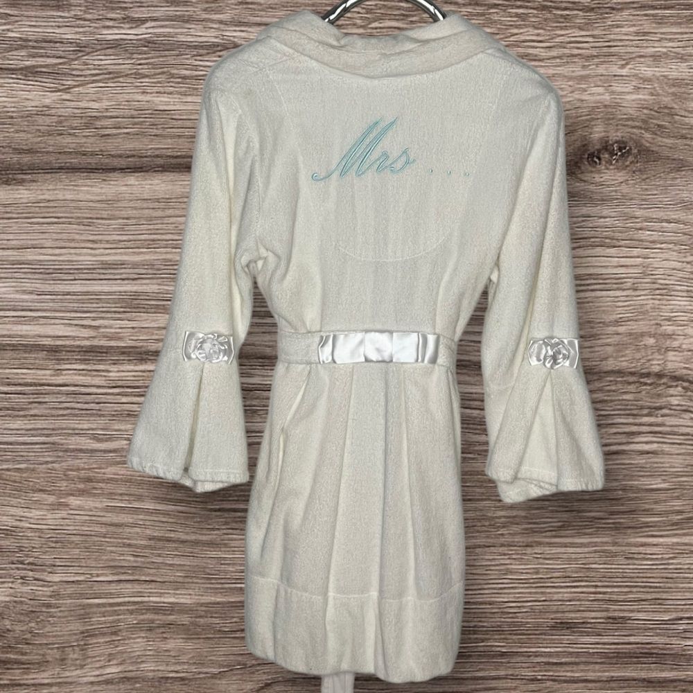 Betsy Johnson "I Do" Embroidered Robe – A Touch of Bridal Bliss